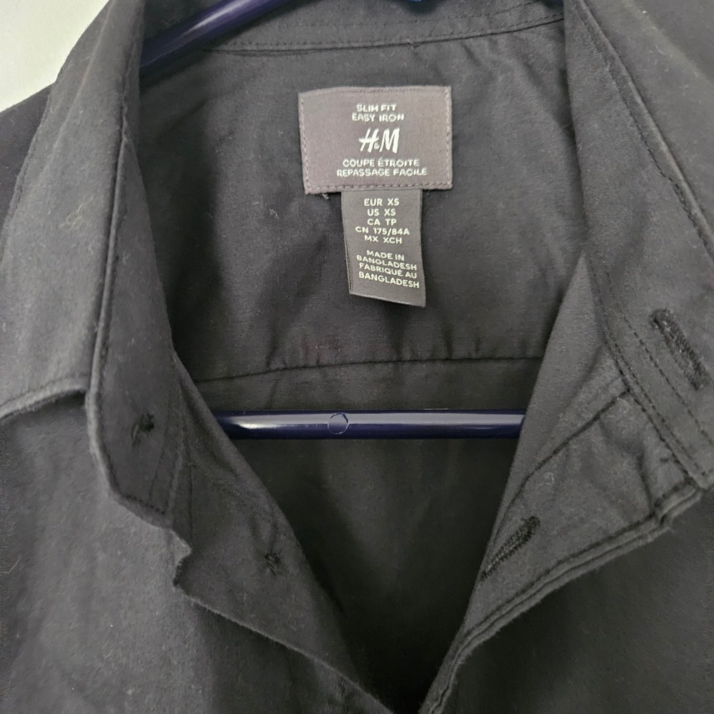 H&M Button Down Shirt Mens XS Black Slim Fit Easy Iron Basic Classic Minimalist - Picture 3 of 7